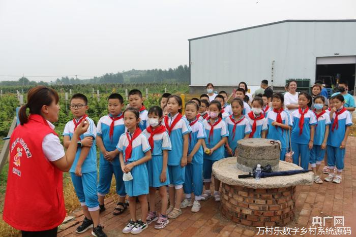 前来让庄铺村研学的学生（央广网发 郑继鹏 供图）